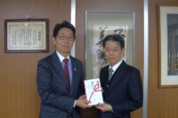 交通遺児等育成基金に寄付をいたしました。